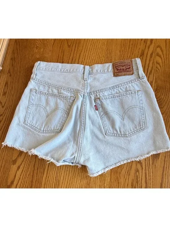 Levi's 501 Light Wash Button Fly Raw Hem Denim Jean Shorts Size 29 Waist / Size - Picture 3 of 7